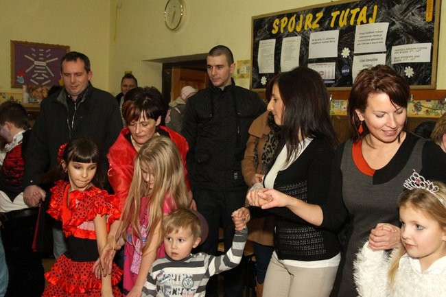 Przebierańcy w SP 9 w Lesznie (zdjęcia)