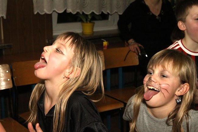 Przebierańcy w SP 9 w Lesznie (zdjęcia)