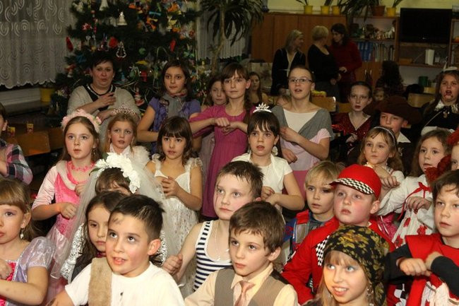 Przebierańcy w SP 9 w Lesznie (zdjęcia)