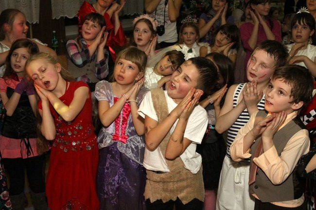 Przebierańcy w SP 9 w Lesznie (zdjęcia)
