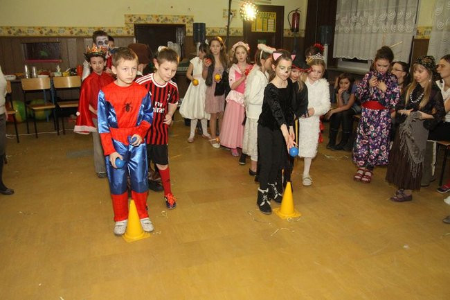 Przebierańcy w SP 9 w Lesznie (zdjęcia)