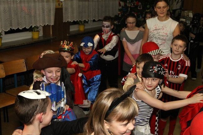 Przebierańcy w SP 9 w Lesznie (zdjęcia)