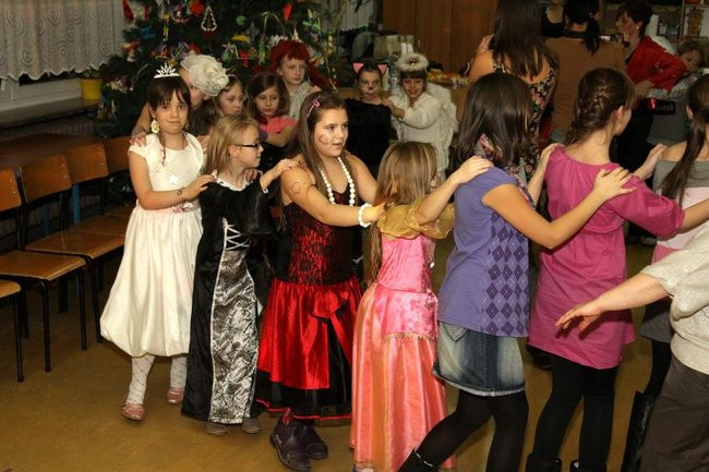 Przebierańcy w SP 9 w Lesznie (zdjęcia)