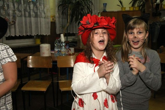 Przebierańcy w SP 9 w Lesznie (zdjęcia)