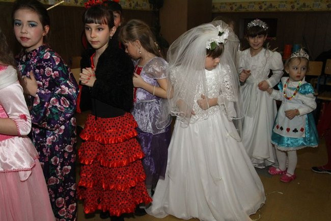 Przebierańcy w SP 9 w Lesznie (zdjęcia)