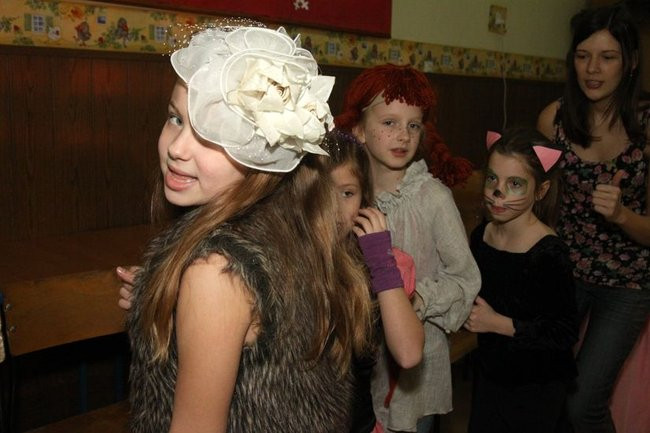 Przebierańcy w SP 9 w Lesznie (zdjęcia)