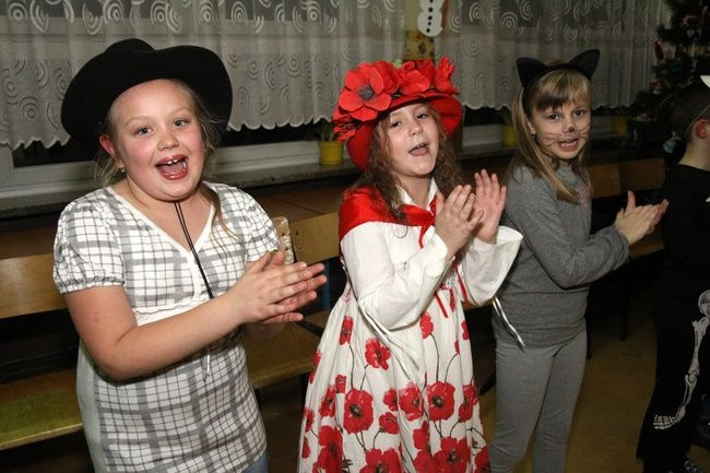 Przebierańcy w SP 9 w Lesznie (zdjęcia)