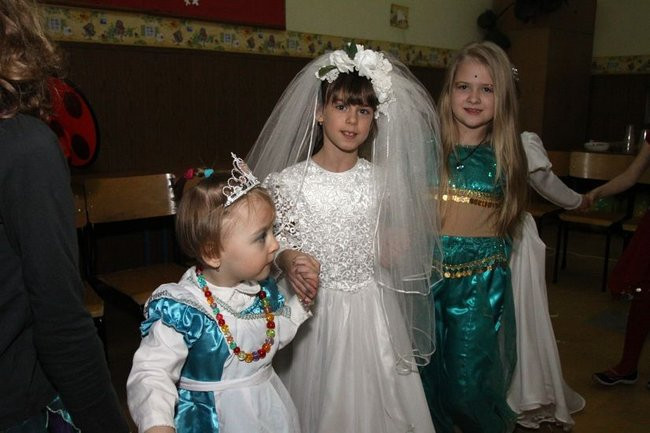 Przebierańcy w SP 9 w Lesznie (zdjęcia)