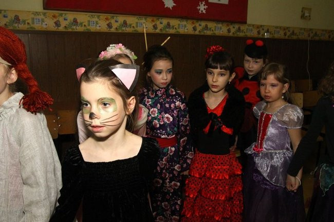Przebierańcy w SP 9 w Lesznie (zdjęcia)