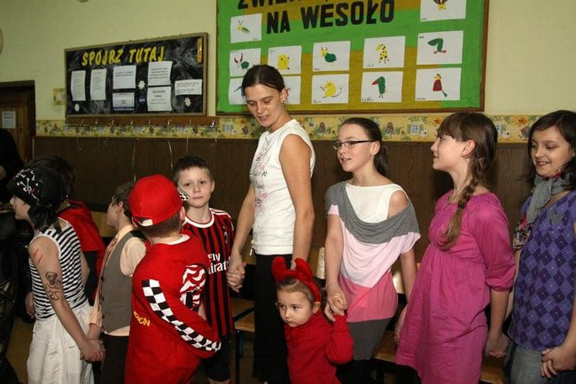 Przebierańcy w SP 9 w Lesznie (zdjęcia)