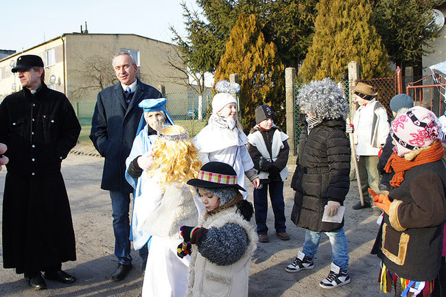 Kolędnicy chodzili po Niechłodzie (zdjęcia)