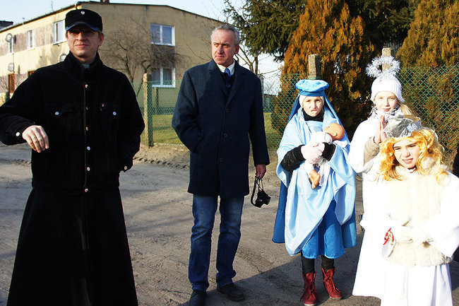 Kolędnicy chodzili po Niechłodzie (zdjęcia)