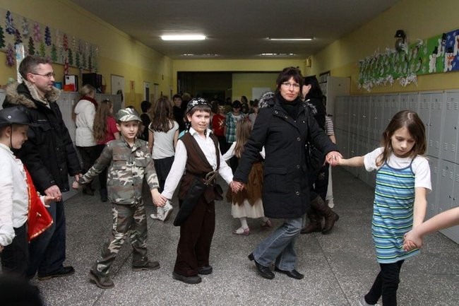 Trzecioklasiści z Dwunastki mieli zabawę (zdjęcia)