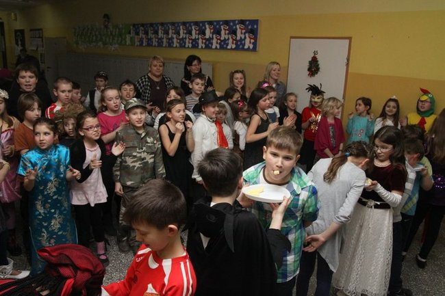 Trzecioklasiści z Dwunastki mieli zabawę (zdjęcia)
