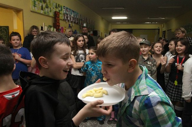 Trzecioklasiści z Dwunastki mieli zabawę (zdjęcia)