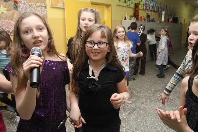 Trzecioklasiści z Dwunastki mieli zabawę (zdjęcia)