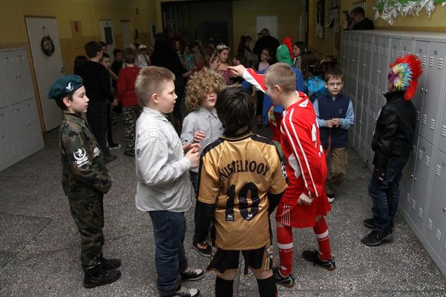 Trzecioklasiści z Dwunastki mieli zabawę (zdjęcia)