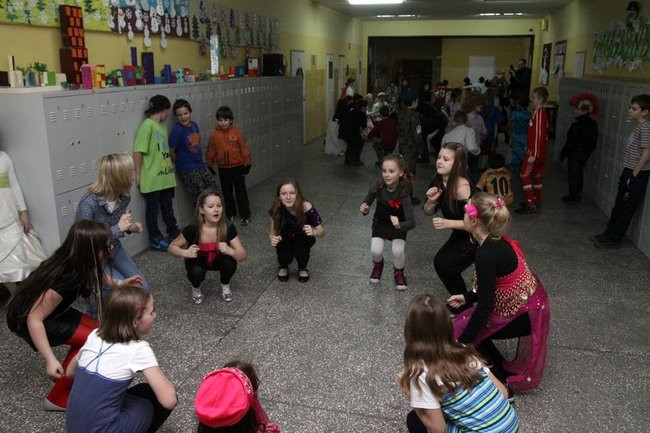 Trzecioklasiści z Dwunastki mieli zabawę (zdjęcia)