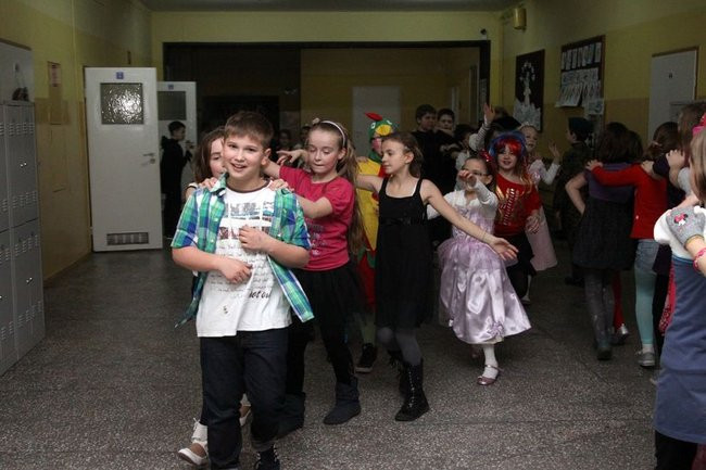 Trzecioklasiści z Dwunastki mieli zabawę (zdjęcia)