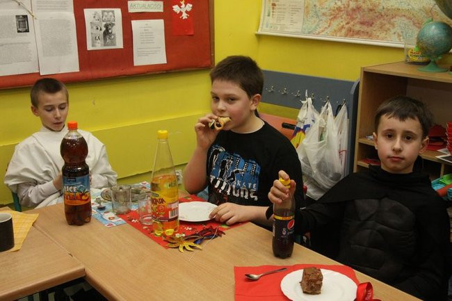 Trzecioklasiści z Dwunastki mieli zabawę (zdjęcia)