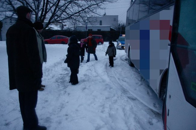 Policja kontroluje autobusy (zdjęcia i dźwięk)