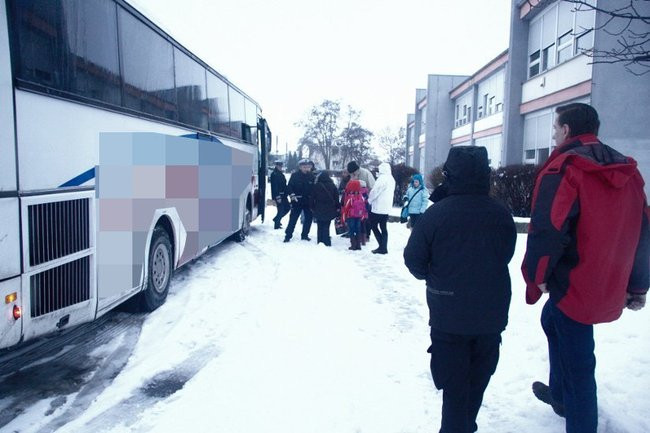 Policja kontroluje autobusy (zdjęcia i dźwięk)