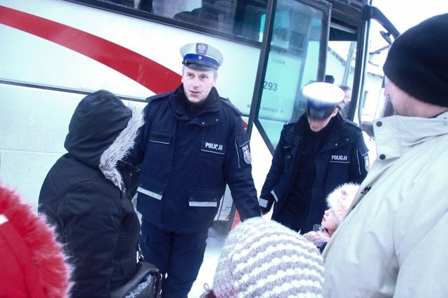 Policja kontroluje autobusy (zdjęcia i dźwięk)