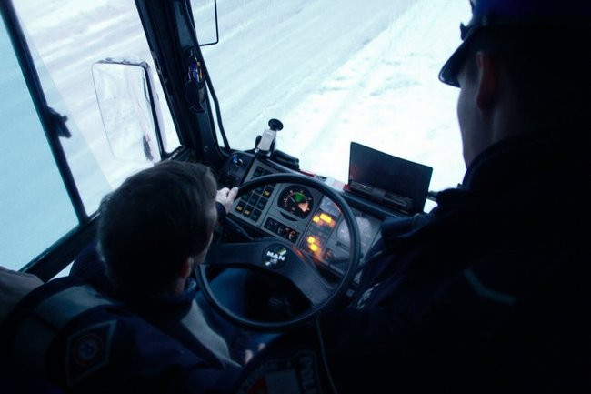 Policja kontroluje autobusy (zdjęcia i dźwięk)