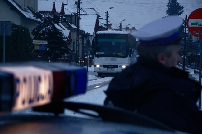 Policja kontroluje autobusy (zdjęcia i dźwięk)