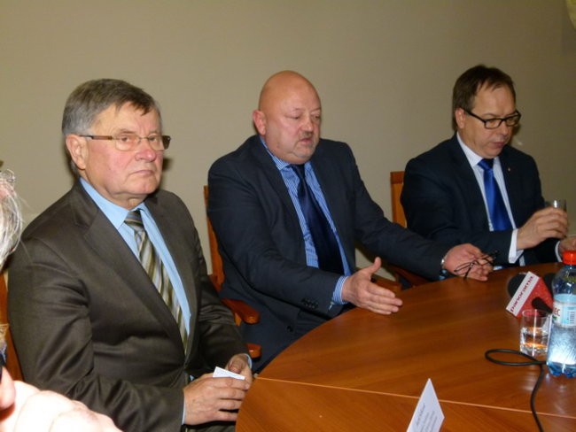 Wicemarszałek twierdzi,</br>że w szpitalu rolowano kredyty (zdjęcia)