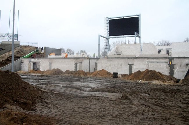 Więcej plastikowych siedzisk na 