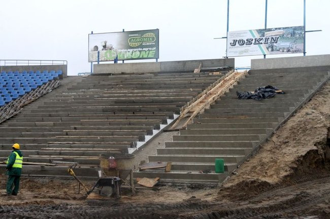Więcej plastikowych siedzisk na 
