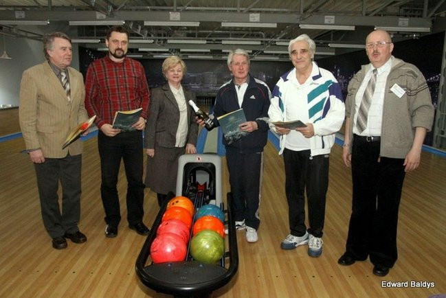 Turniej bowlingu UTW w Lesznie (zdjęcia)