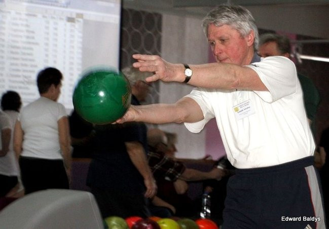 Turniej bowlingu UTW w Lesznie (zdjęcia)