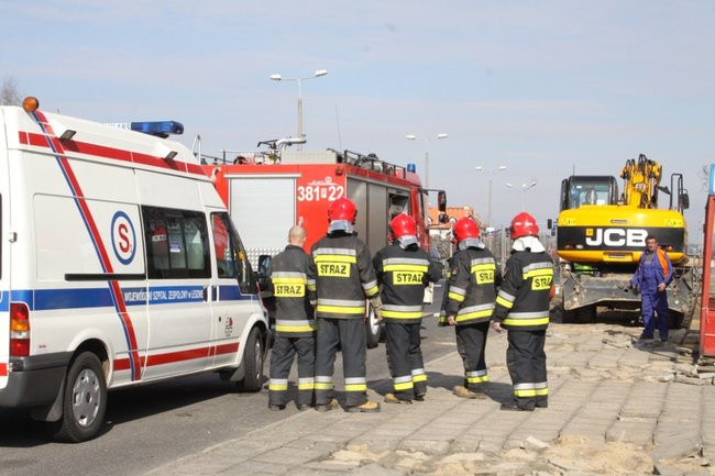 Pracownik przysypany ziemią (zdjęcia)