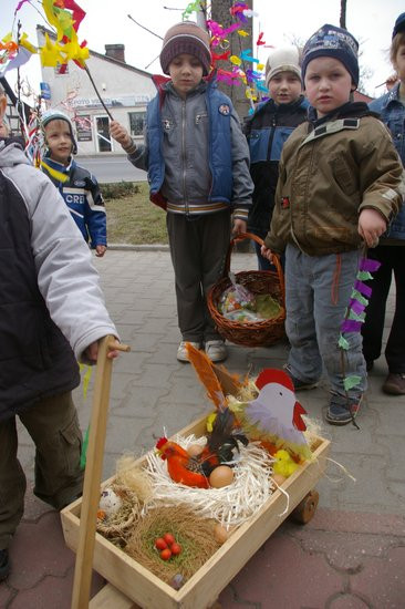 Przedszkolaki witają wiosnę (zdjęcia)
