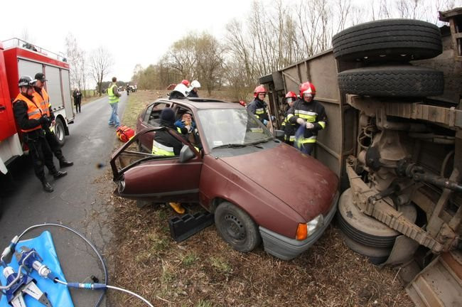 Strażacy z dziewięciu powiatów ćwiczyli pod Wojnowicami (dźwięk, zdjęcia i wideo)