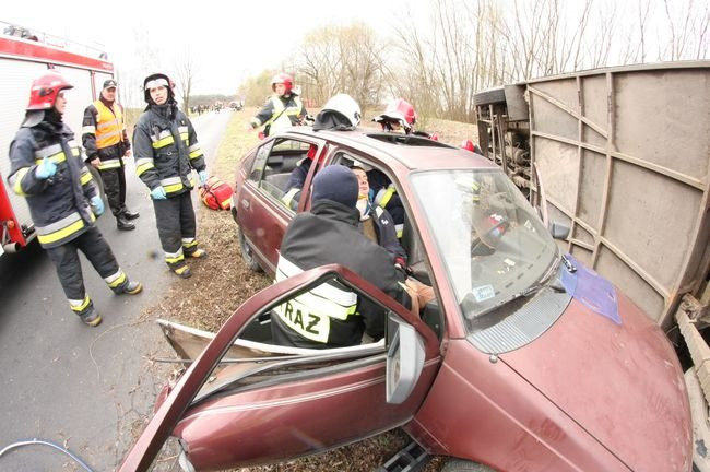 Strażacy z dziewięciu powiatów ćwiczyli pod Wojnowicami (dźwięk, zdjęcia i wideo)