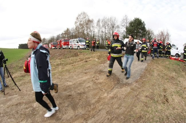 Strażacy z dziewięciu powiatów ćwiczyli pod Wojnowicami (dźwięk, zdjęcia i wideo)