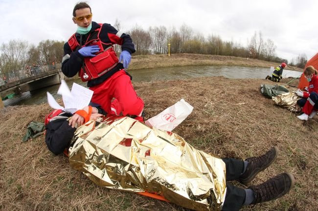 Strażacy z dziewięciu powiatów ćwiczyli pod Wojnowicami (dźwięk, zdjęcia i wideo)