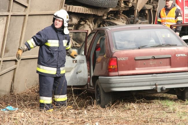 Strażacy z dziewięciu powiatów ćwiczyli pod Wojnowicami (dźwięk, zdjęcia i wideo)
