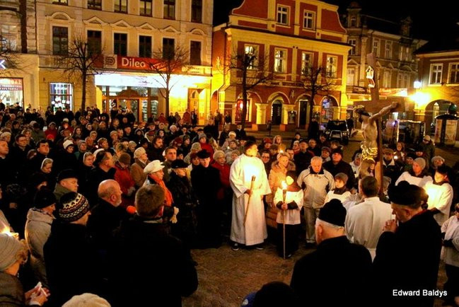 Droga Krzyżowa w Lesznie (zdjęcia)