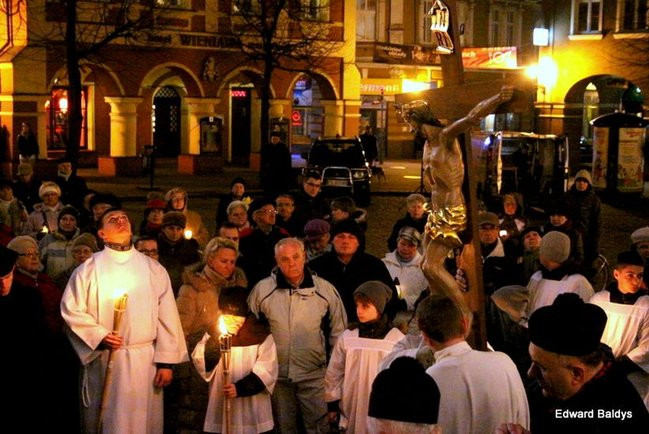 Droga Krzyżowa w Lesznie (zdjęcia)