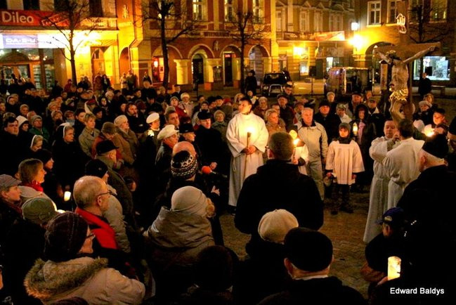 Droga Krzyżowa w Lesznie (zdjęcia)
