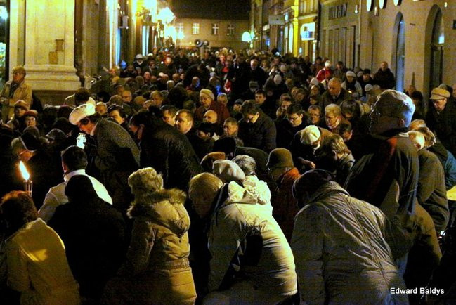 Droga Krzyżowa w Lesznie (zdjęcia)