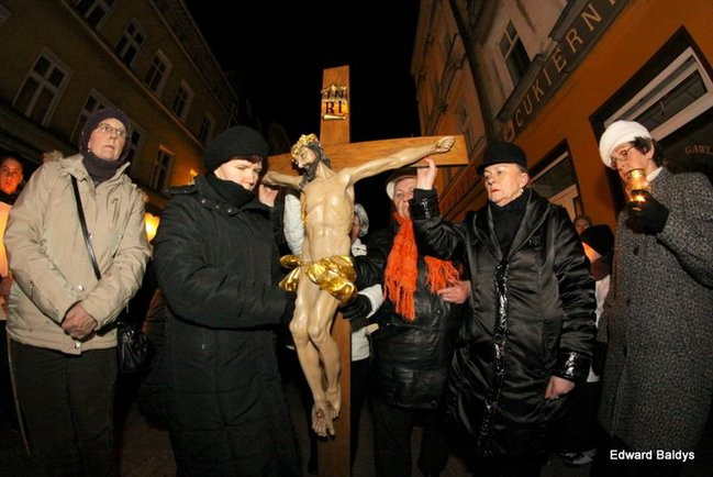 Droga Krzyżowa w Lesznie (zdjęcia)