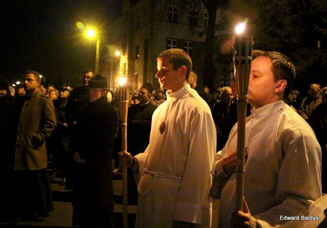 Droga Krzyżowa w Lesznie (zdjęcia)