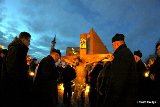 Droga Krzyżowa w Lesznie (zdjęcia)