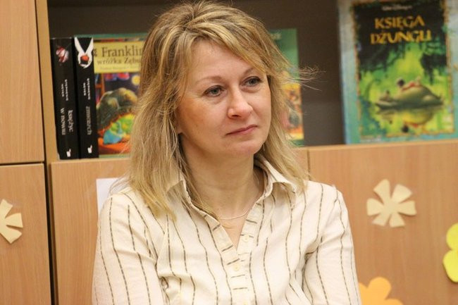 Gimnazjaliści z 9 czytali bajki (zdjęcia)