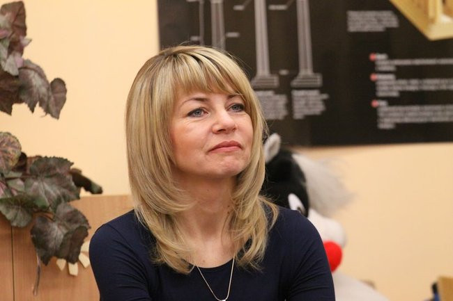 Gimnazjaliści z 9 czytali bajki (zdjęcia)